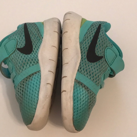 Nike baby tennis shoes - Picture 2 of 5